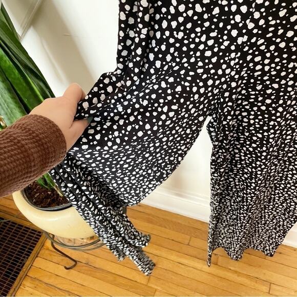 Nasty Gal Black White Jersey Abstract Spot Short Sleeve Jumpsuit Size 10 - Picture 5 of 9